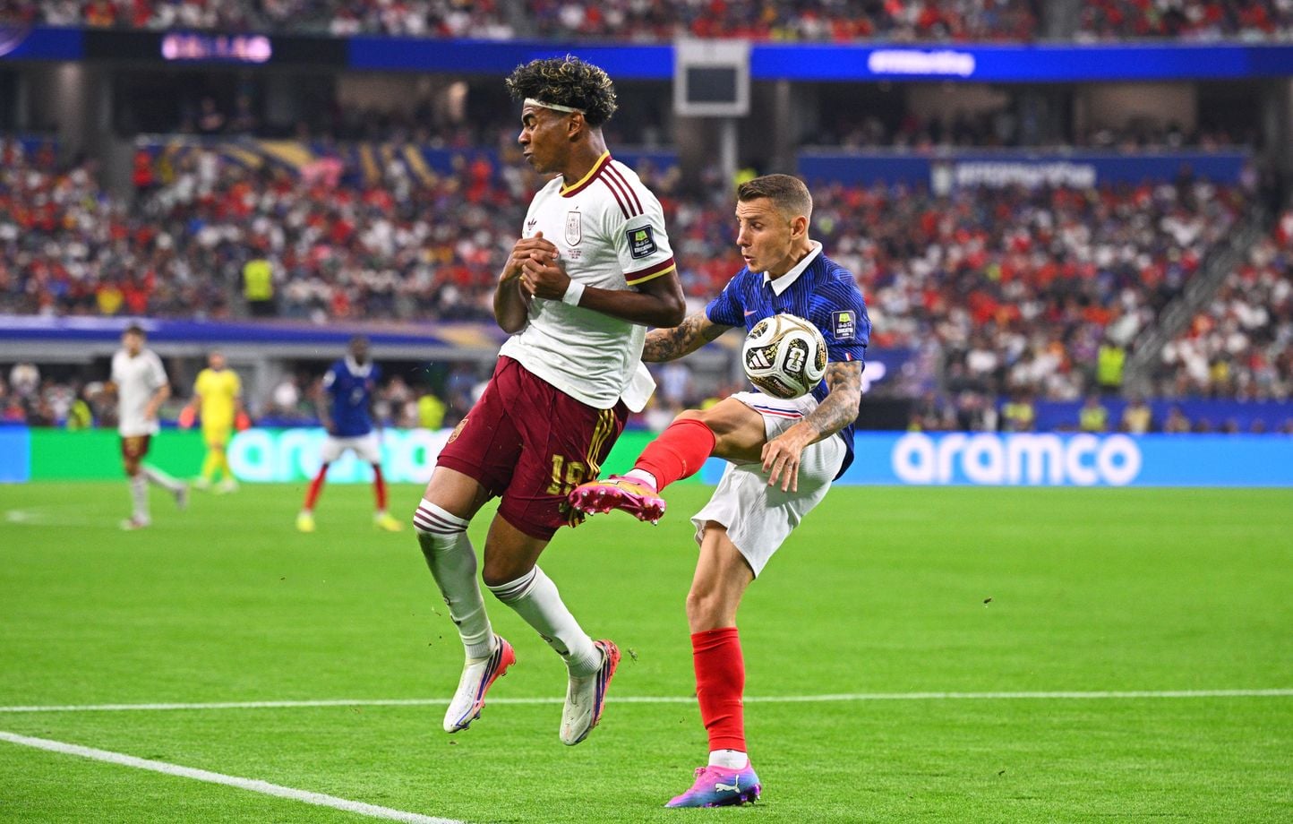 España: El error totalmente estúpido de Lucas Digne sobre Yamal que le da el penalti (y el gol) a La Roja España: El error totalmente estúpido de Lucas Digne sobre Yamal que le da el penalti (y el gol) a La Roja
